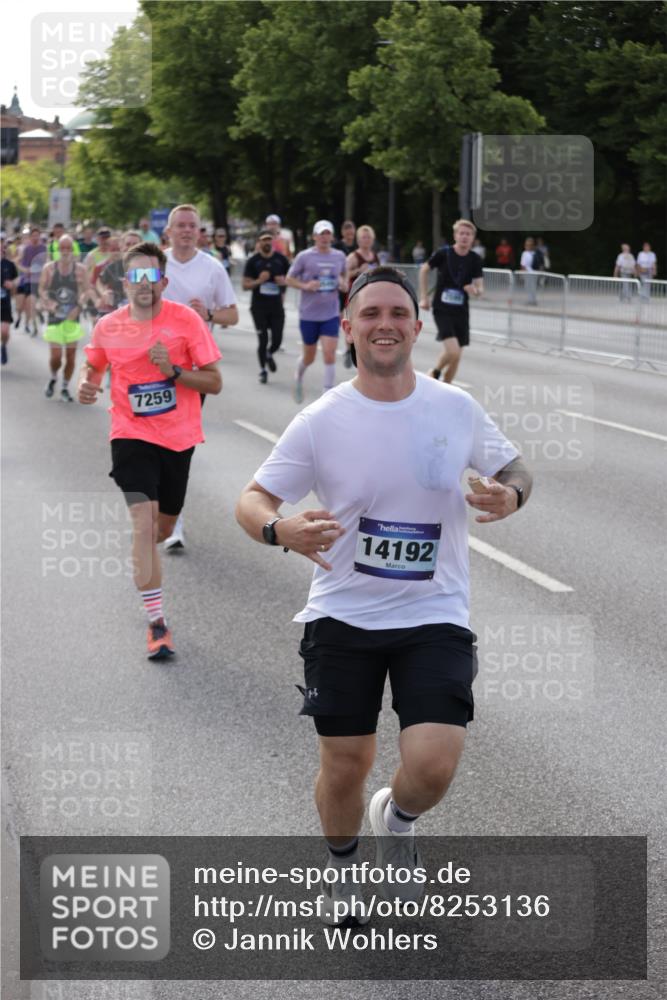 29.06.2025 - hella hamburg halbmarathon Jannik Wohlers http://msf.ph/oto/8253136 29.06.2025 09:56:47 Lombardsbrücke 1327, 1381, 1442, 1537, 1657, 1783, 2025, 2119, 2595, 2814, 2839, 2869, 3093, 3575, 3791, 4726, 4770, 5008, 5013, 5021, 5319, 5744, 6720, 6762, 7177, 7259, 7918, 8112, 8313, 8651, 8813, 8930, 9060, 9316, 10040, 10133, 10549, 10667, 10859, 11339, 11451, 11747, 11975, 12235, 12421, 12489, 12528, 12580, 12733, 13267, 13794, 13865, 14036, 14125, 14192, 14482, 14562, 14592, 15484, 15590, 15897, 16094, 16291, 16732, 17129 meine-sportfotos.de