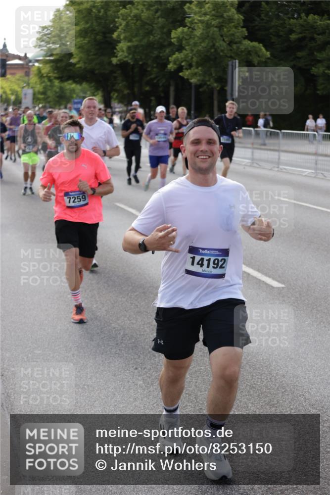 29.06.2025 - hella hamburg halbmarathon Jannik Wohlers http://msf.ph/oto/8253150 29.06.2025 09:56:47 Lombardsbrücke 1327, 1381, 1442, 1537, 1657, 1783, 2025, 2119, 2595, 2814, 2839, 2869, 3093, 3575, 3791, 4726, 4770, 5008, 5013, 5021, 5319, 5744, 6720, 6762, 7177, 7259, 7918, 8112, 8313, 8651, 8813, 8930, 9060, 9316, 10040, 10133, 10549, 10667, 10859, 11339, 11451, 11747, 11975, 12235, 12421, 12489, 12528, 12580, 12733, 13267, 13794, 13865, 14036, 14125, 14192, 14482, 14562, 14592, 15484, 15590, 15897, 16094, 16291, 16732, 17129 meine-sportfotos.de