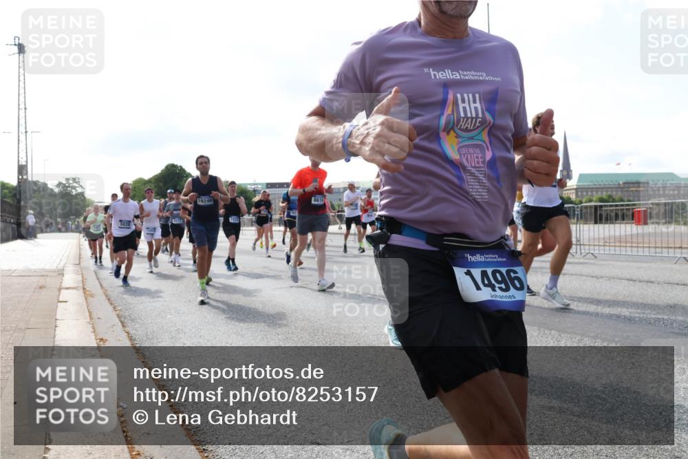 29.06.2025 - hella hamburg halbmarathon Lena Gebhardt http://msf.ph/oto/8253157 29.06.2025 09:56:46 Lombardsbrücke 1381, 1452, 1460, 1496, 1592, 1628, 1783, 1833, 1877, 2013, 2058, 2074, 2082, 2111, 2208, 2340, 2378, 2396, 2771, 2878, 2953, 2996, 3256, 3296, 3310, 3575, 3652, 3791, 4065, 4077, 4377, 4404, 4635, 4711, 4770, 4833, 4897, 5008, 5169, 5194, 5319, 5482, 5600, 5607, 5839, 5978, 6033, 6286, 6377, 6511, 6512, 6561, 6562, 6631, 7176, 7383, 7475, 7583, 8112, 8261, 8361, 8514, 8572, 8587, 8618, 8661, 8710, 8813, 8863, 8921, 8968, 8996, 9082, 9246, 9497, 9537, 9597, 9638 meine-sportfotos.de