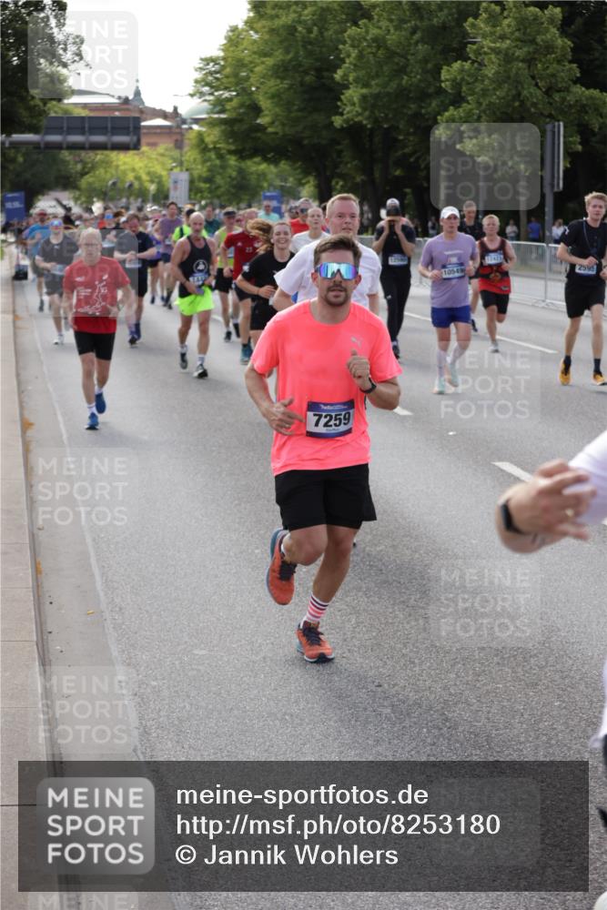 29.06.2025 - hella hamburg halbmarathon Jannik Wohlers http://msf.ph/oto/8253180 29.06.2025 09:56:48 Lombardsbrücke 1030, 1327, 1381, 1442, 1537, 1657, 1783, 2025, 2119, 2595, 2814, 2839, 2869, 3093, 3575, 3791, 4726, 4770, 5008, 5013, 5021, 5319, 5744, 6720, 6762, 7177, 7259, 7918, 8313, 8651, 8930, 9060, 9316, 10040, 10133, 10191, 10192, 10549, 10667, 10859, 11339, 11451, 11747, 11975, 12235, 12421, 12489, 12528, 12580, 12733, 13267, 13794, 13865, 14036, 14125, 14192, 14482, 14562, 14592, 15484, 15590, 15897, 16094, 16291, 16732, 17129 meine-sportfotos.de