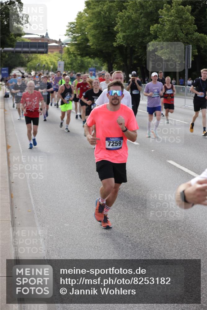 29.06.2025 - hella hamburg halbmarathon Jannik Wohlers http://msf.ph/oto/8253182 29.06.2025 09:56:48 Lombardsbrücke 1030, 1327, 1381, 1442, 1537, 1657, 1783, 2025, 2119, 2595, 2814, 2839, 2869, 3093, 3575, 3791, 4726, 4770, 5008, 5013, 5021, 5319, 5744, 6720, 6762, 7177, 7259, 7918, 8313, 8651, 8930, 9060, 9316, 10040, 10133, 10191, 10192, 10549, 10667, 10859, 11339, 11451, 11747, 11975, 12235, 12421, 12489, 12528, 12580, 12733, 13267, 13794, 13865, 14036, 14125, 14192, 14482, 14562, 14592, 15484, 15590, 15897, 16094, 16291, 16732, 17129 meine-sportfotos.de