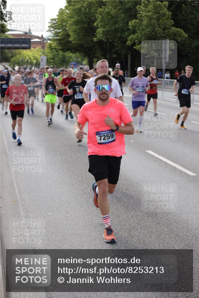 29.06.2025 - hella hamburg halbmarathon Jannik Wohlers http://msf.ph/oto/8253213 29.06.2025 09:56:48 Lombardsbrücke 1030, 1327, 1381, 1442, 1537, 1657, 1783, 2025, 2119, 2595, 2814, 2839, 2869, 3093, 3575, 3791, 4726, 4770, 5008, 5013, 5021, 5319, 5744, 6720, 6762, 7177, 7259, 7918, 8313, 8651, 8930, 9060, 9316, 10040, 10133, 10191, 10192, 10549, 10667, 10859, 11339, 11451, 11747, 11975, 12235, 12421, 12489, 12528, 12580, 12733, 13267, 13794, 13865, 14036, 14125, 14192, 14482, 14562, 14592, 15484, 15590, 15897, 16094, 16291, 16732, 17129 meine-sportfotos.de