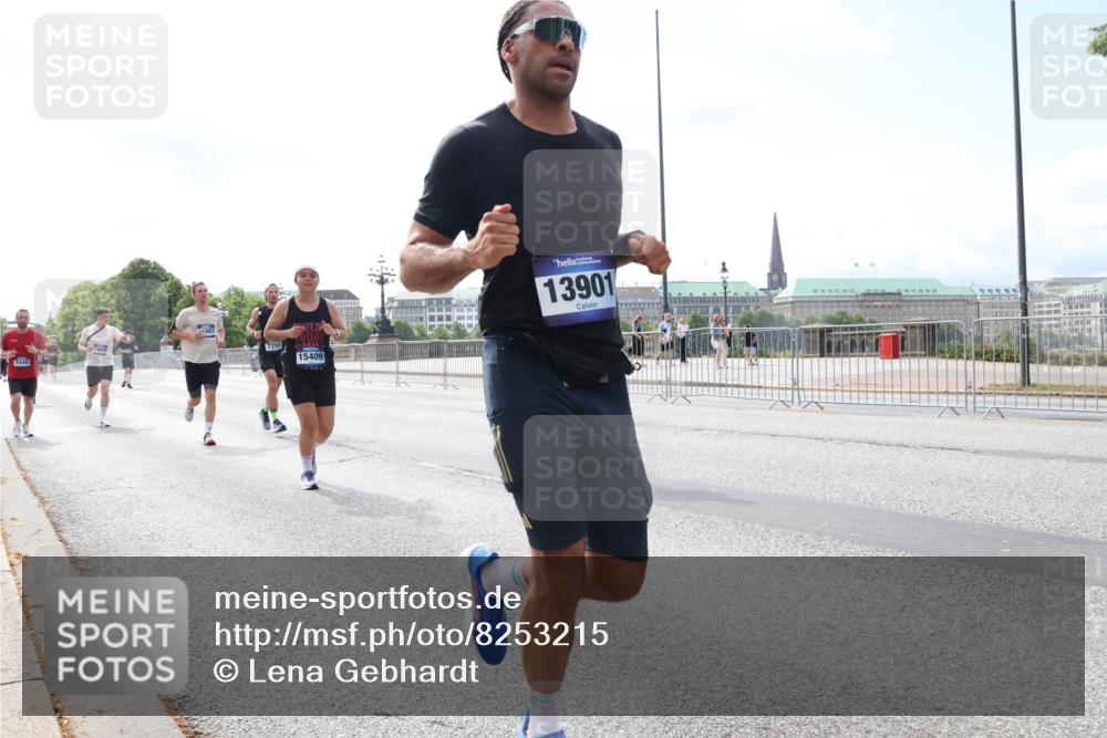 29.06.2025 - hella hamburg halbmarathon Lena Gebhardt http://msf.ph/oto/8253215 29.06.2025 10:10:34 Lombardsbrücke 1186, 1548, 1573, 3921, 4389, 5182, 5440, 5511, 5990, 5991, 7042, 7250, 7333, 7636, 7685, 8219, 8890, 9169, 9366, 9434, 9681, 9816, 9829, 10036, 10943, 11027, 11180, 11355, 11887, 11904, 11905, 12008, 12629, 13588, 13594, 13797, 13825, 13901, 14679, 14822, 15214, 15409, 16166, 16344, 16445, 16639, 16808, 16872, 17148, 17532, 17730, 18196, 18949, 19023 meine-sportfotos.de