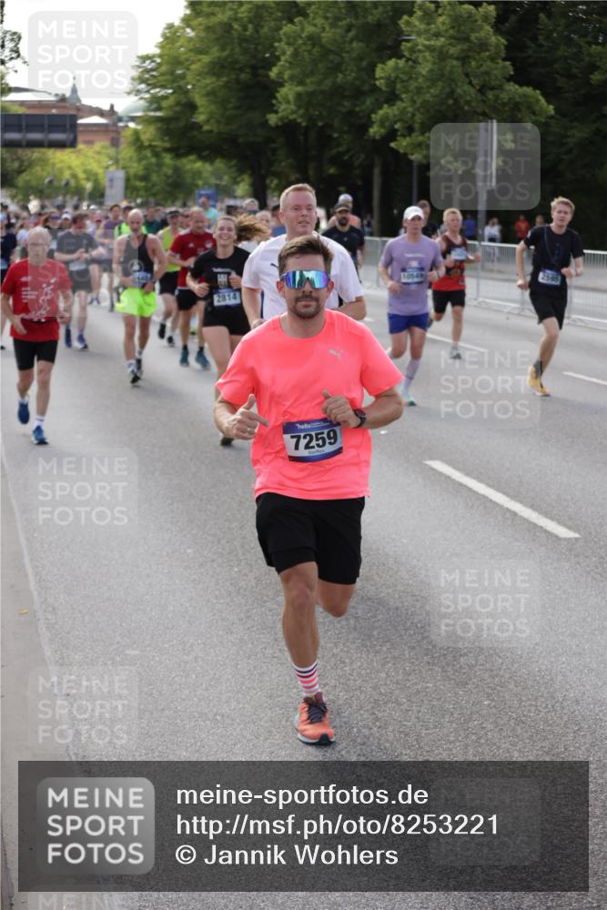 29.06.2025 - hella hamburg halbmarathon Jannik Wohlers http://msf.ph/oto/8253221 29.06.2025 09:56:48 Lombardsbrücke 1030, 1327, 1381, 1442, 1537, 1657, 1783, 2025, 2119, 2595, 2814, 2839, 2869, 3093, 3575, 3791, 4726, 4770, 5008, 5013, 5021, 5319, 5744, 6720, 6762, 7177, 7259, 7918, 8313, 8651, 8930, 9060, 9316, 10040, 10133, 10191, 10192, 10549, 10667, 10859, 11339, 11451, 11747, 11975, 12235, 12421, 12489, 12528, 12580, 12733, 13267, 13794, 13865, 14036, 14125, 14192, 14482, 14562, 14592, 15484, 15590, 15897, 16094, 16291, 16732, 17129 meine-sportfotos.de