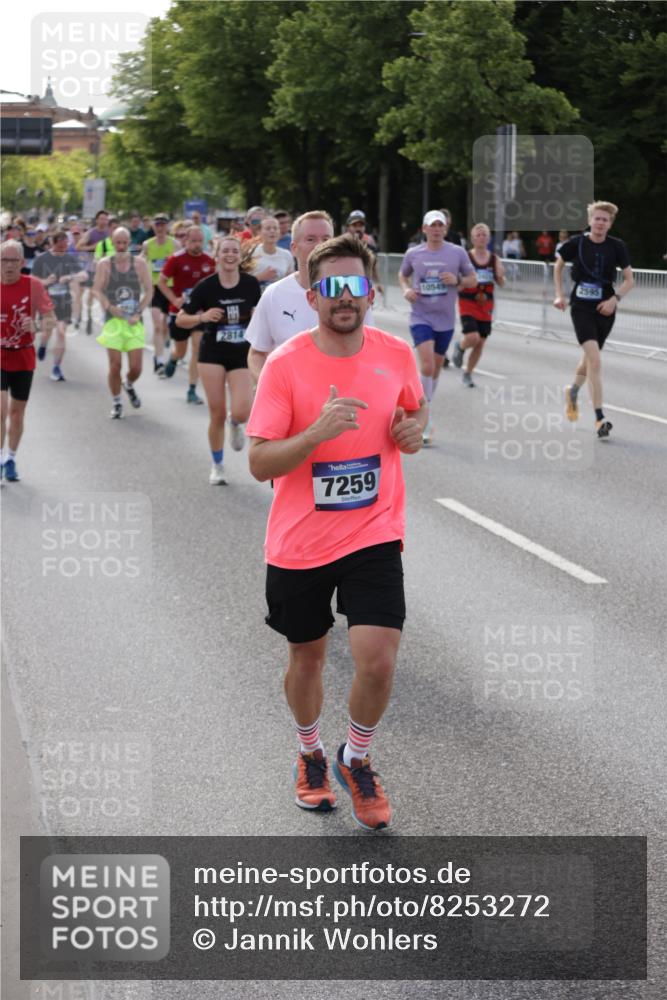 29.06.2025 - hella hamburg halbmarathon Jannik Wohlers http://msf.ph/oto/8253272 29.06.2025 09:56:48 Lombardsbrücke 1030, 1327, 1381, 1442, 1537, 1657, 1783, 2025, 2119, 2595, 2814, 2839, 2869, 3093, 3575, 3791, 4726, 4770, 5008, 5013, 5021, 5319, 5744, 6720, 6762, 7177, 7259, 7918, 8313, 8651, 8930, 9060, 9316, 10040, 10133, 10191, 10192, 10549, 10667, 10859, 11339, 11451, 11747, 11975, 12235, 12421, 12489, 12528, 12580, 12733, 13267, 13794, 13865, 14036, 14125, 14192, 14482, 14562, 14592, 15484, 15590, 15897, 16094, 16291, 16732, 17129 meine-sportfotos.de