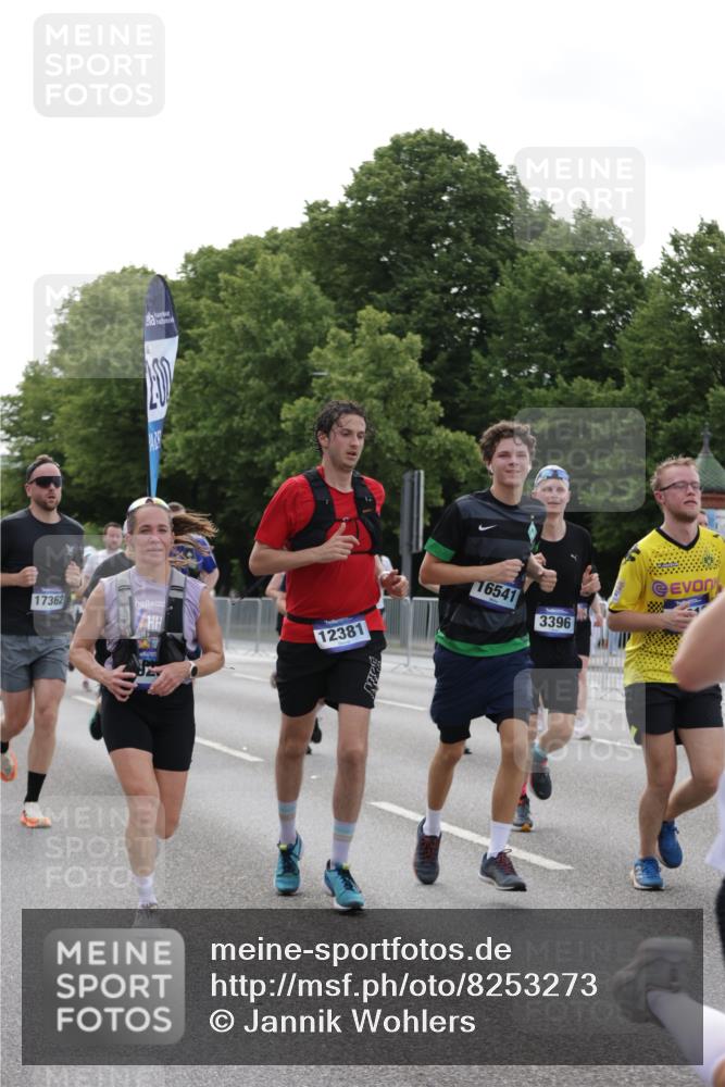 29.06.2025 - hella hamburg halbmarathon Jannik Wohlers http://msf.ph/oto/8253273 29.06.2025 10:31:15 Lombardsbrücke 1235, 1373, 1844, 1879, 2831, 2832, 3396, 3397, 3424, 3571, 3681, 4953, 5165, 5965, 6160, 6546, 6573, 6640, 7334, 7772, 8304, 8620, 8806, 9078, 9104, 9183, 9478, 9812, 9882, 9883, 10240, 10421, 10435, 10586, 11178, 11587, 12381, 12758, 13724, 14793, 15024, 15102, 15222, 15575, 16310, 16541, 17043, 17362, 17404, 17517, 17989, 18433, 18507, 18613, 18629, 18672, 18943, 19068, 19233 meine-sportfotos.de