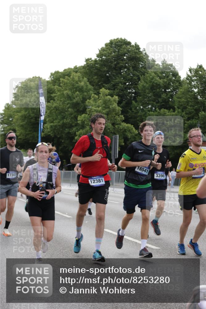 29.06.2025 - hella hamburg halbmarathon Jannik Wohlers http://msf.ph/oto/8253280 29.06.2025 10:31:15 Lombardsbrücke 1235, 1373, 1844, 1879, 2831, 2832, 3396, 3397, 3424, 3571, 3681, 4953, 5165, 5965, 6160, 6546, 6573, 6640, 7334, 7772, 8304, 8620, 8806, 9078, 9104, 9183, 9478, 9812, 9882, 9883, 10240, 10421, 10435, 10586, 11178, 11587, 12381, 12758, 13724, 14793, 15024, 15102, 15222, 15575, 16310, 16541, 17043, 17362, 17404, 17517, 17989, 18433, 18507, 18613, 18629, 18672, 18943, 19068, 19233 meine-sportfotos.de