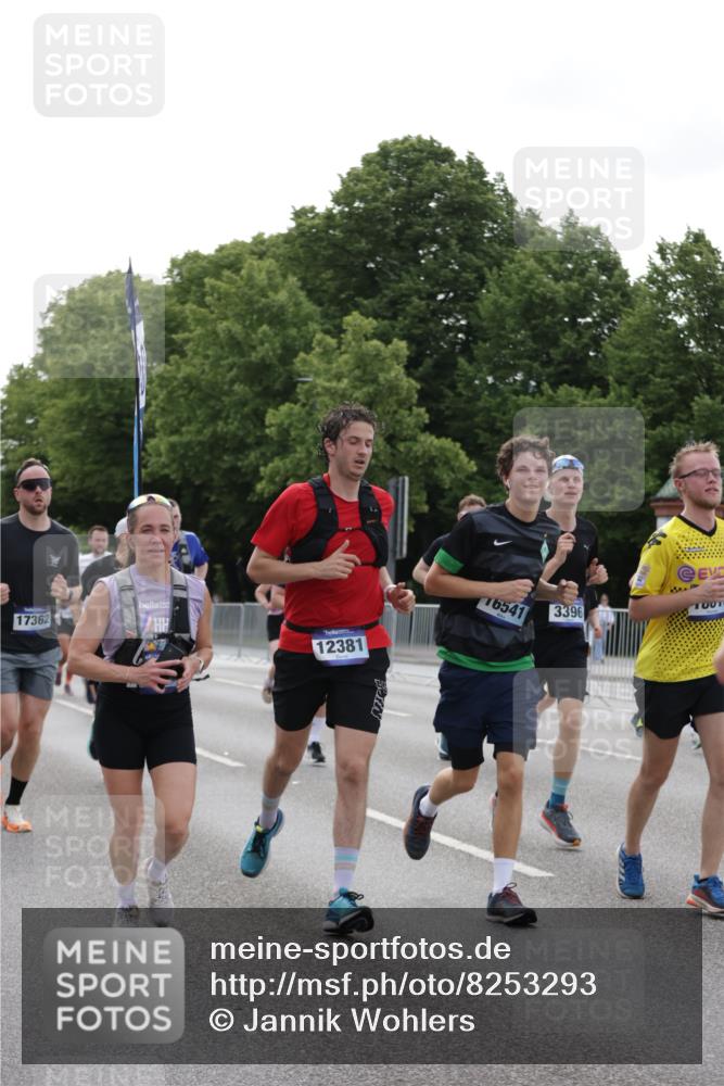 29.06.2025 - hella hamburg halbmarathon Jannik Wohlers http://msf.ph/oto/8253293 29.06.2025 10:31:16 Lombardsbrücke 1235, 1373, 1844, 1879, 2831, 2832, 3396, 3397, 3424, 3571, 3681, 4953, 5165, 5965, 6160, 6546, 6573, 6640, 7334, 7772, 8304, 8620, 8806, 9078, 9104, 9183, 9478, 9812, 9882, 9883, 10240, 10421, 10435, 10586, 11178, 12381, 12758, 13724, 14793, 15024, 15102, 15222, 15575, 16310, 16541, 17043, 17362, 17404, 17517, 17989, 18433, 18507, 18613, 18629, 18672, 19068, 19233 meine-sportfotos.de