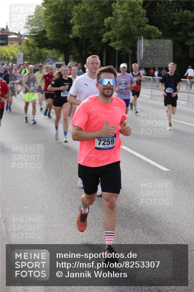 29.06.2025 - hella hamburg halbmarathon Jannik Wohlers http://msf.ph/oto/8253307 29.06.2025 09:56:48 Lombardsbrücke 1030, 1327, 1381, 1442, 1537, 1657, 1783, 2025, 2119, 2595, 2814, 2839, 2869, 3093, 3575, 3791, 4726, 4770, 5008, 5013, 5021, 5319, 5744, 6720, 6762, 7177, 7259, 7918, 8313, 8651, 8930, 9060, 9316, 10040, 10133, 10191, 10192, 10549, 10667, 10859, 11339, 11451, 11747, 11975, 12235, 12421, 12489, 12528, 12580, 12733, 13267, 13794, 13865, 14036, 14125, 14192, 14482, 14562, 14592, 15484, 15590, 15897, 16094, 16291, 16732, 17129 meine-sportfotos.de
