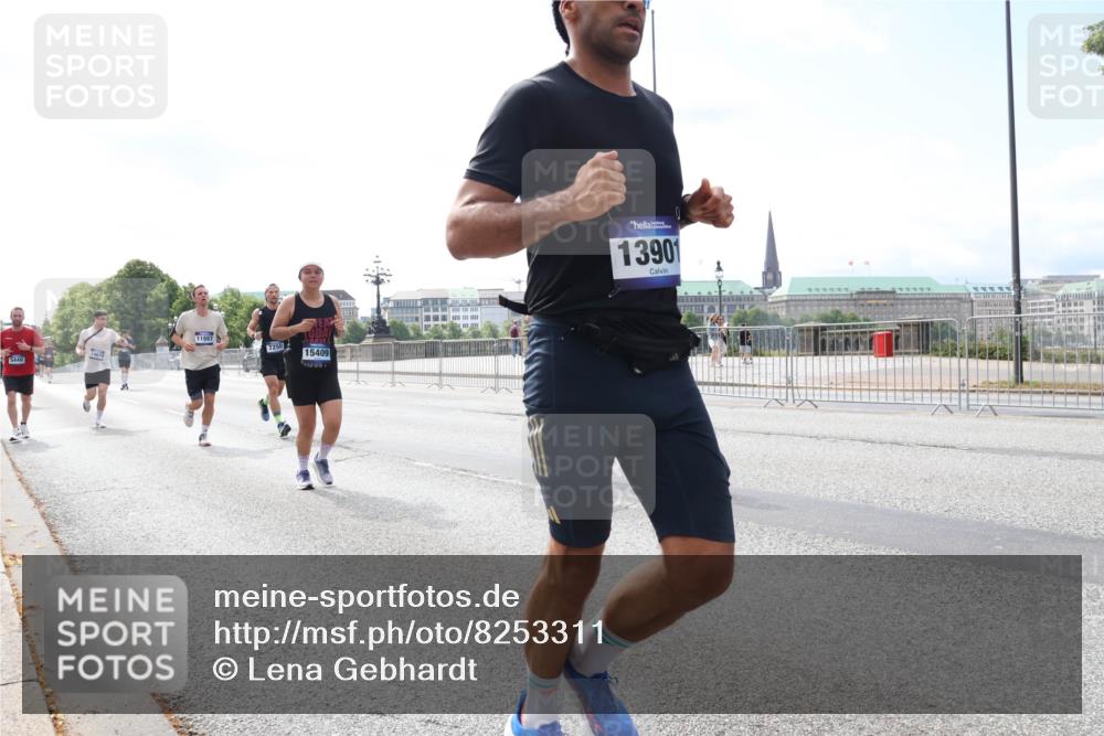 29.06.2025 - hella hamburg halbmarathon Lena Gebhardt http://msf.ph/oto/8253311 29.06.2025 10:10:34 Lombardsbrücke 1186, 1548, 1573, 3921, 4389, 5182, 5440, 5511, 5990, 5991, 7042, 7250, 7333, 7636, 7685, 8219, 8890, 9169, 9366, 9434, 9681, 9816, 9829, 10036, 10943, 11027, 11180, 11355, 11887, 11904, 11905, 12008, 12629, 13588, 13594, 13797, 13825, 13901, 14679, 14822, 15214, 15409, 16166, 16344, 16445, 16639, 16808, 16872, 17148, 17532, 17730, 18196, 18949, 19023 meine-sportfotos.de