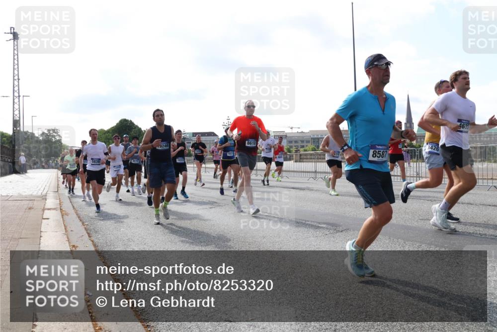 29.06.2025 - hella hamburg halbmarathon Lena Gebhardt http://msf.ph/oto/8253320 29.06.2025 09:56:47 Lombardsbrücke 1381, 1452, 1460, 1496, 1537, 1592, 1628, 1783, 1833, 1877, 2013, 2058, 2074, 2082, 2111, 2208, 2340, 2378, 2396, 2771, 2839, 2869, 2878, 2953, 2996, 3256, 3296, 3310, 3575, 3652, 3791, 4065, 4077, 4377, 4404, 4635, 4711, 4770, 4833, 4897, 5008, 5169, 5194, 5319, 5482, 5600, 5839, 5978, 6033, 6286, 6377, 6511, 6512, 6561, 6562, 6631, 7176, 7383, 7475, 7583, 8112, 8261, 8361, 8572, 8587, 8618, 8661, 8710, 8813, 8863, 8921, 8930, 8968, 8996, 9082, 9246, 9497, 9537, 9597, 9638 meine-sportfotos.de