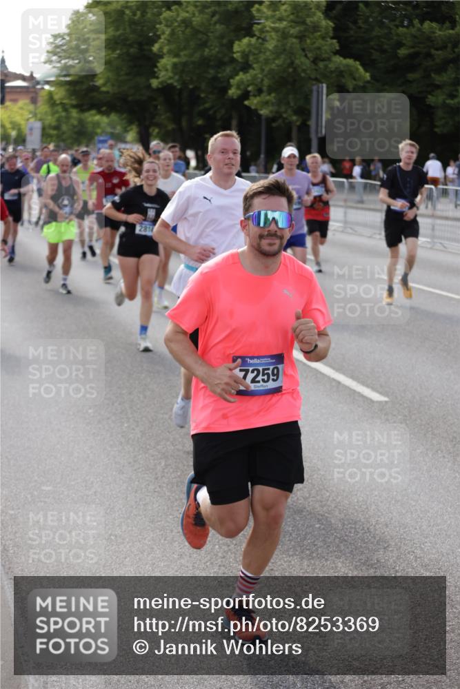 29.06.2025 - hella hamburg halbmarathon Jannik Wohlers http://msf.ph/oto/8253369 29.06.2025 09:56:48 Lombardsbrücke 1030, 1327, 1381, 1442, 1537, 1657, 1783, 2025, 2119, 2595, 2814, 2839, 2869, 3093, 3575, 3791, 4726, 4770, 5008, 5013, 5021, 5319, 5744, 6720, 6762, 7177, 7259, 7918, 8313, 8651, 8930, 9060, 9316, 10040, 10133, 10191, 10192, 10549, 10667, 10859, 11339, 11451, 11747, 11975, 12235, 12421, 12489, 12528, 12580, 12733, 13267, 13794, 13865, 14036, 14125, 14192, 14482, 14562, 14592, 15484, 15590, 15897, 16094, 16291, 16732, 17129 meine-sportfotos.de