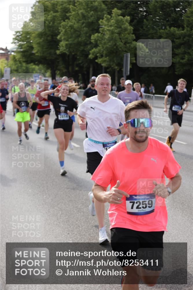29.06.2025 - hella hamburg halbmarathon Jannik Wohlers http://msf.ph/oto/8253411 29.06.2025 09:56:49 Lombardsbrücke 1030, 1327, 1381, 1442, 1537, 1657, 2025, 2119, 2595, 2814, 2839, 2869, 3093, 3103, 3575, 4558, 4726, 5013, 5021, 5319, 5744, 6720, 6762, 7177, 7259, 7918, 8313, 8651, 8930, 9060, 9316, 10040, 10133, 10191, 10192, 10549, 10667, 10859, 11339, 11451, 11579, 11747, 11975, 12235, 12421, 12489, 12528, 12580, 13267, 13794, 13865, 14036, 14125, 14192, 14482, 14592, 15484, 15590, 15897, 16043, 16094, 16291, 16732, 17129 meine-sportfotos.de