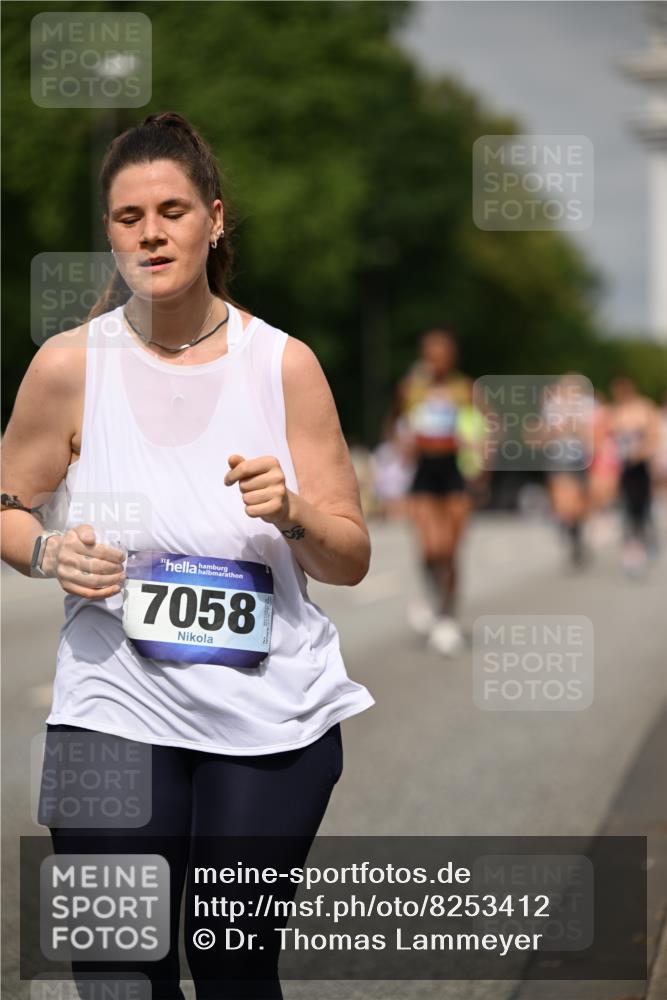 29.06.2025 - hella hamburg halbmarathon Dr. Thomas Lammeyer http://msf.ph/oto/8253412 29.06.2025 10:14:26 Kennedybrücke 1052, 1186, 1456, 4389, 7058, 7250, 8685, 9150, 9829, 9988 meine-sportfotos.de