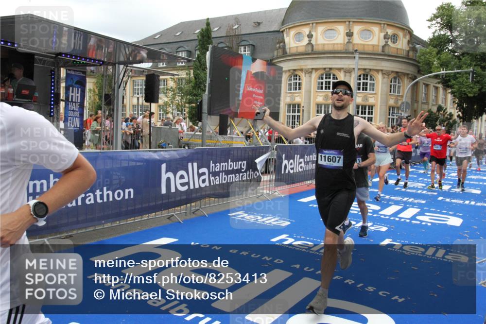 29.06.2025 - hella hamburg halbmarathon Michael Strokosch http://msf.ph/oto/8253413 29.06.2025 10:50:18 Ziel 1119, 3296, 4933, 7176, 7930, 7932, 8921, 10371, 11607, 12235, 12949, 13609, 13690, 15620, 16000, 16242, 18499, 18811, 19040 meine-sportfotos.de