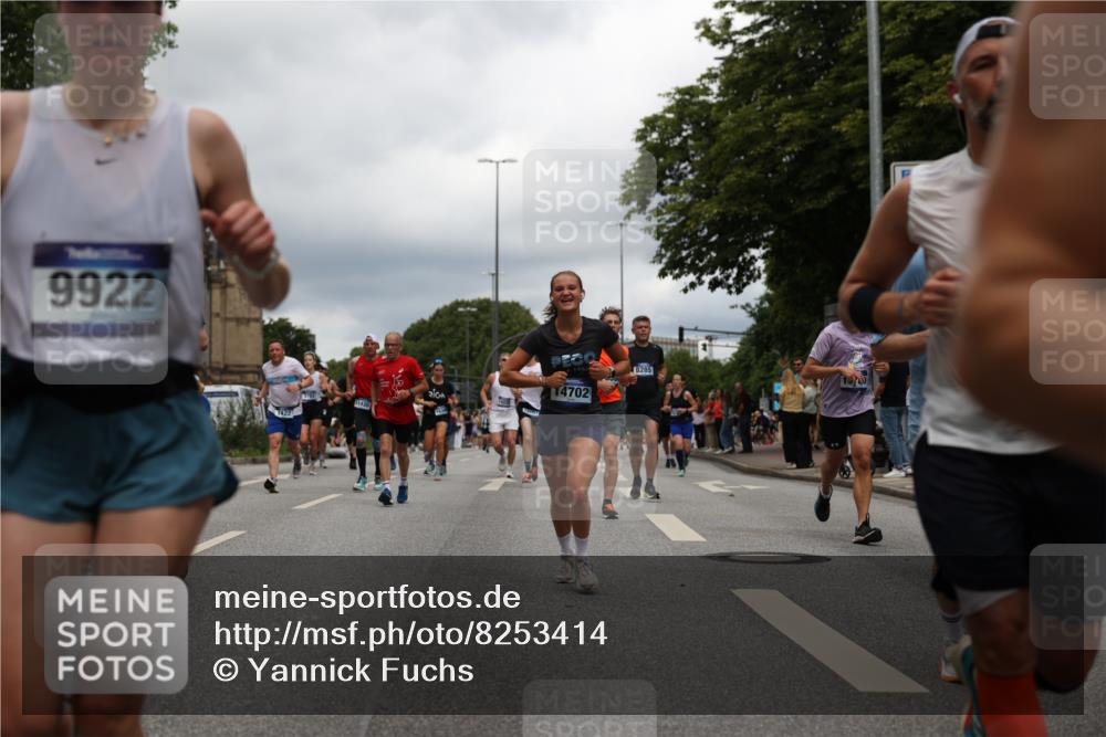 29.06.2025 - hella hamburg halbmarathon Yannick Fuchs http://msf.ph/oto/8253414 29.06.2025 10:48:03 20KM 1267, 1422, 1442, 1502, 1549, 1870, 2058, 2432, 2518, 2630, 3096, 3103, 3310, 3898, 4299, 5020, 5259, 6260, 6294, 6374, 7129, 7395, 7478, 7973, 8223, 8285, 8394, 9032, 9380, 9791, 9922, 10040, 11009, 11068, 11430, 11789, 11844, 12213, 12321, 12607, 13033, 13147, 13397, 13794, 13803, 13869, 13912, 14026, 14239, 14702, 15146, 15856, 16623, 16750, 16780, 17482, 17765, 18308, 18450, 18514, 18612, 18759, 19067, 19177 meine-sportfotos.de