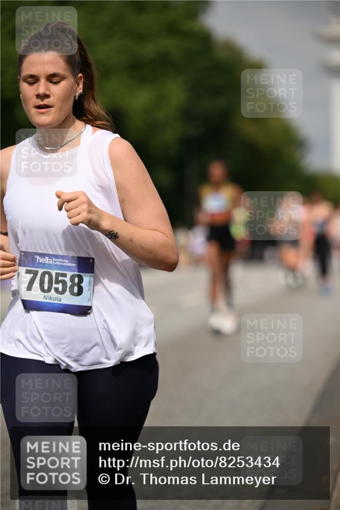 29.06.2025 - hella hamburg halbmarathon Dr. Thomas Lammeyer http://msf.ph/oto/8253434 29.06.2025 10:14:26 Kennedybrücke 1052, 1186, 1456, 4389, 7058, 7250, 8685, 9150, 9829, 9988 meine-sportfotos.de