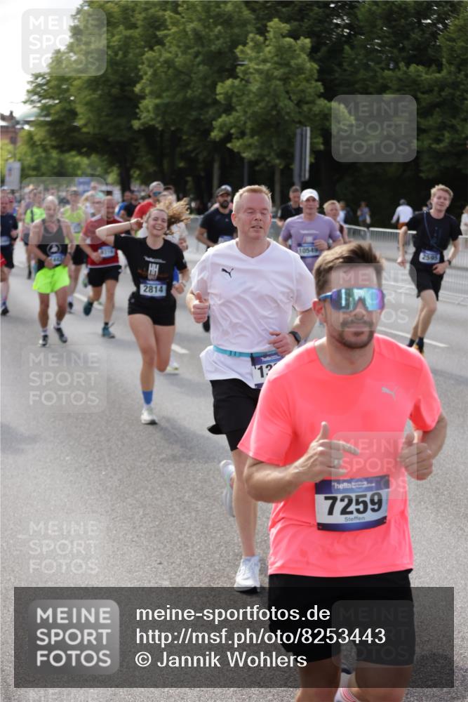 29.06.2025 - hella hamburg halbmarathon Jannik Wohlers http://msf.ph/oto/8253443 29.06.2025 09:56:49 Lombardsbrücke 1030, 1327, 1381, 1442, 1537, 1657, 2025, 2119, 2595, 2814, 2839, 2869, 3093, 3103, 3575, 4558, 4726, 5013, 5021, 5319, 5744, 6720, 6762, 7177, 7259, 7918, 8313, 8651, 8930, 9060, 9316, 10040, 10133, 10191, 10192, 10549, 10667, 10859, 11339, 11451, 11579, 11747, 11975, 12235, 12421, 12489, 12528, 12580, 13267, 13794, 13865, 14036, 14125, 14192, 14482, 14592, 15484, 15590, 15897, 16043, 16094, 16291, 16732, 17129 meine-sportfotos.de