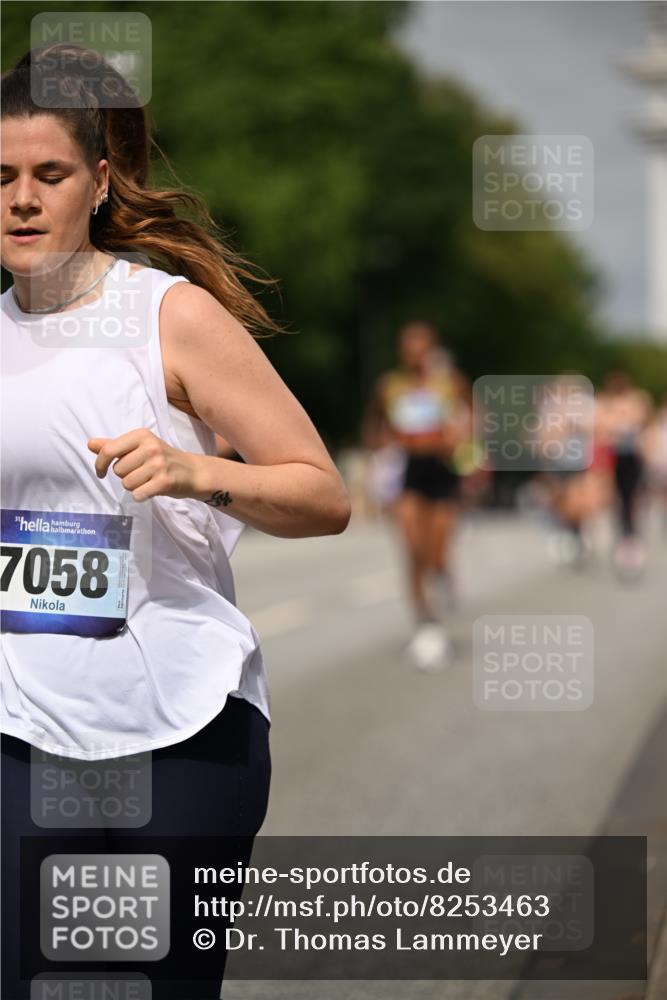 29.06.2025 - hella hamburg halbmarathon Dr. Thomas Lammeyer http://msf.ph/oto/8253463 29.06.2025 10:14:27 Kennedybrücke 1052, 1186, 1456, 4389, 7058, 7250, 8685, 9150, 9829, 9988 meine-sportfotos.de