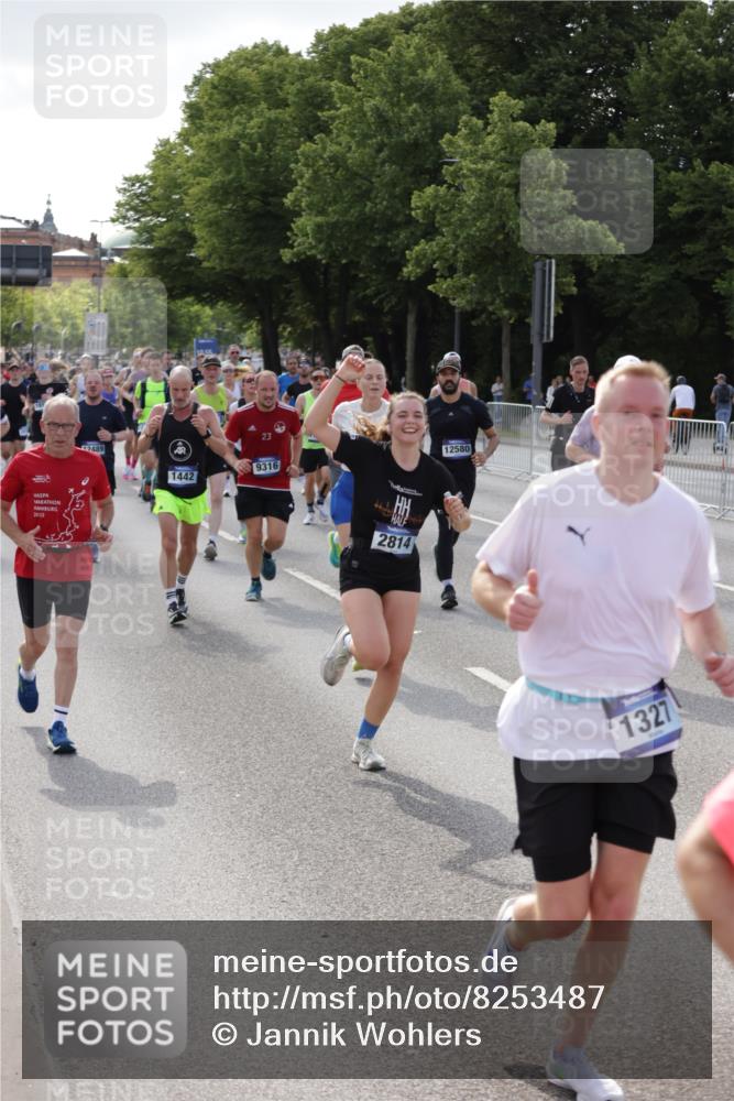 29.06.2025 - hella hamburg halbmarathon Jannik Wohlers http://msf.ph/oto/8253487 29.06.2025 09:56:49 Lombardsbrücke 1030, 1327, 1381, 1442, 1537, 1657, 2025, 2119, 2595, 2814, 2839, 2869, 3093, 3103, 3575, 4558, 4726, 5013, 5021, 5319, 5744, 6720, 6762, 7177, 7259, 7918, 8313, 8651, 8930, 9060, 9316, 10040, 10133, 10191, 10192, 10549, 10667, 10859, 11339, 11451, 11579, 11747, 11975, 12235, 12421, 12489, 12528, 12580, 13267, 13794, 13865, 14036, 14125, 14192, 14482, 14592, 15484, 15590, 15897, 16043, 16094, 16291, 16732, 17129 meine-sportfotos.de