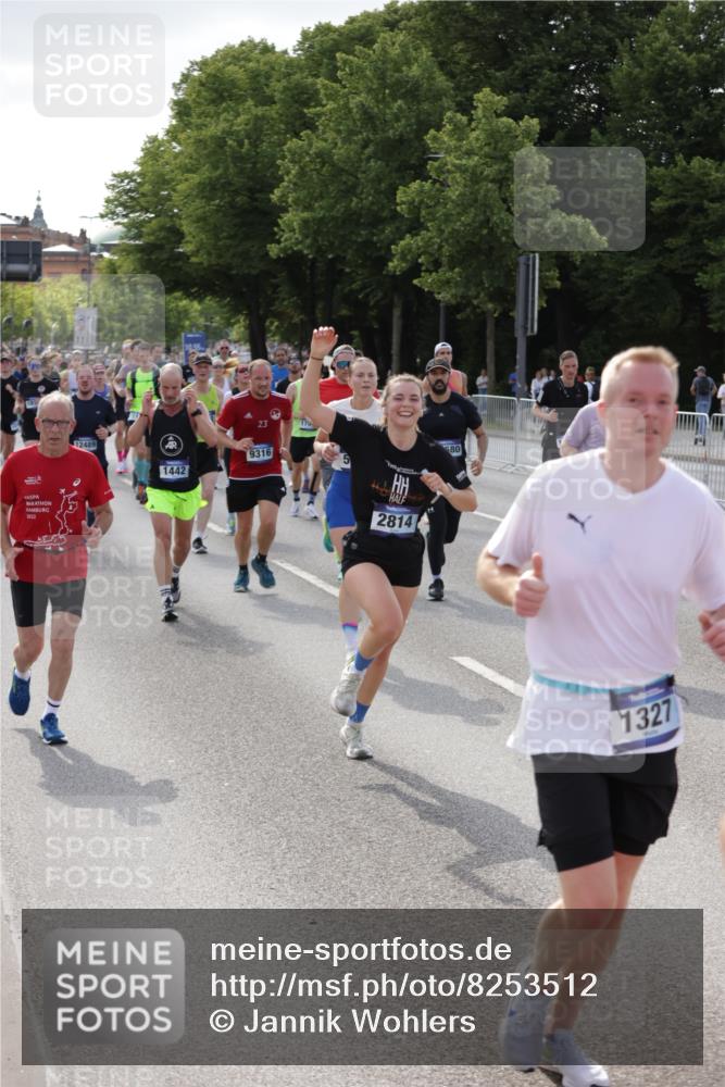 29.06.2025 - hella hamburg halbmarathon Jannik Wohlers http://msf.ph/oto/8253512 29.06.2025 09:56:49 Lombardsbrücke 1030, 1327, 1381, 1442, 1537, 1657, 2025, 2119, 2595, 2814, 2839, 2869, 3093, 3103, 3575, 4558, 4726, 5013, 5021, 5319, 5744, 6720, 6762, 7177, 7259, 7918, 8313, 8651, 8930, 9060, 9316, 10040, 10133, 10191, 10192, 10549, 10667, 10859, 11339, 11451, 11579, 11747, 11975, 12235, 12421, 12489, 12528, 12580, 13267, 13794, 13865, 14036, 14125, 14192, 14482, 14592, 15484, 15590, 15897, 16043, 16094, 16291, 16732, 17129 meine-sportfotos.de