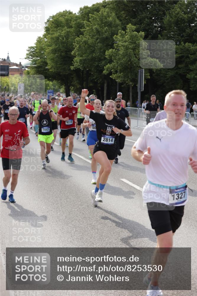 29.06.2025 - hella hamburg halbmarathon Jannik Wohlers http://msf.ph/oto/8253530 29.06.2025 09:56:49 Lombardsbrücke 1030, 1327, 1381, 1442, 1537, 1657, 2025, 2119, 2595, 2814, 2839, 2869, 3093, 3103, 3575, 4558, 4726, 5013, 5021, 5319, 5744, 6720, 6762, 7177, 7259, 7918, 8313, 8651, 8930, 9060, 9316, 10040, 10133, 10191, 10192, 10549, 10667, 10859, 11339, 11451, 11579, 11747, 11975, 12235, 12421, 12489, 12528, 12580, 13267, 13794, 13865, 14036, 14125, 14192, 14482, 14592, 15484, 15590, 15897, 16043, 16094, 16291, 16732, 17129 meine-sportfotos.de