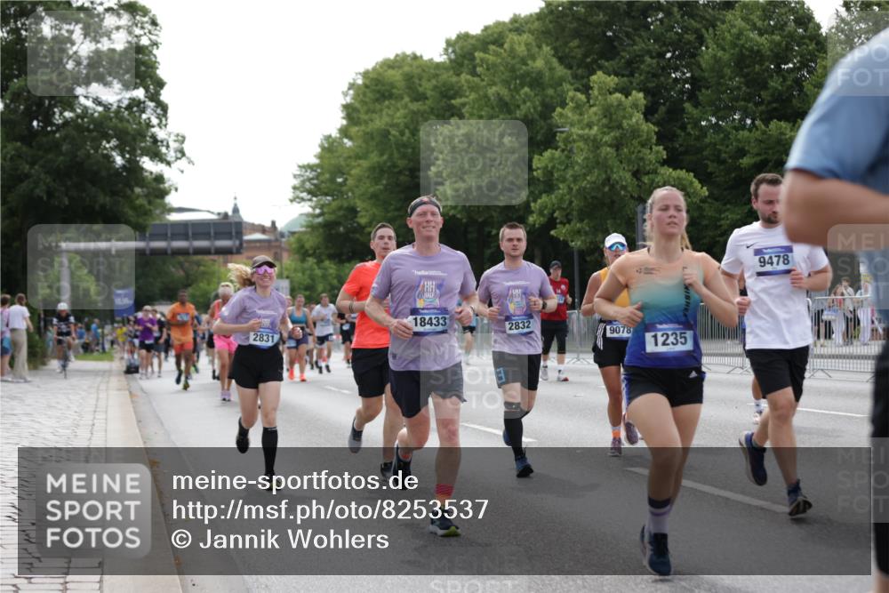 29.06.2025 - hella hamburg halbmarathon Jannik Wohlers http://msf.ph/oto/8253537 29.06.2025 10:31:19 Lombardsbrücke 1235, 1373, 1844, 1879, 2672, 2831, 2832, 3396, 3397, 3424, 3571, 3681, 3751, 4877, 4953, 5965, 6160, 6546, 6573, 6640, 7334, 8304, 8620, 8806, 9078, 9104, 9183, 9478, 9812, 9882, 9883, 10148, 10240, 10421, 10435, 10653, 11178, 12381, 12758, 13724, 14793, 15024, 15102, 15222, 15575, 16310, 16541, 17043, 17362, 17404, 17517, 18433, 18613, 18629, 18672, 19068, 19233 meine-sportfotos.de