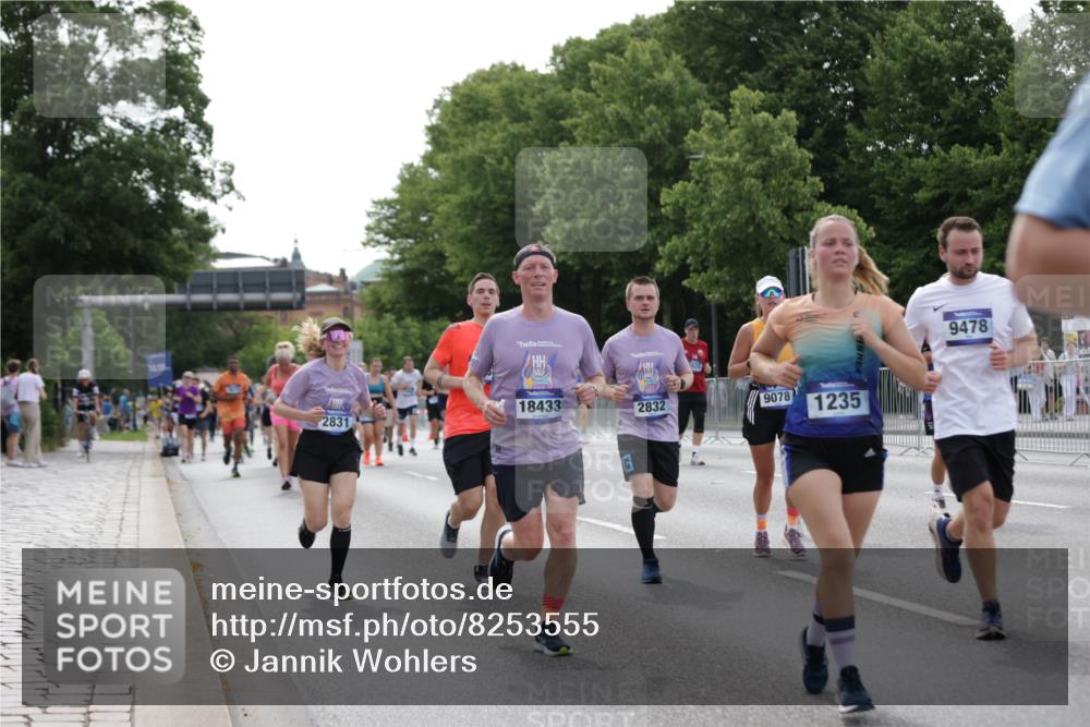 29.06.2025 - hella hamburg halbmarathon Jannik Wohlers http://msf.ph/oto/8253555 29.06.2025 10:31:19 Lombardsbrücke 1235, 1373, 1844, 1879, 2672, 2831, 2832, 3396, 3397, 3424, 3571, 3681, 3751, 4877, 4953, 5965, 6160, 6546, 6573, 6640, 7334, 8304, 8620, 8806, 9078, 9104, 9183, 9478, 9812, 9882, 9883, 10148, 10240, 10421, 10435, 10653, 11178, 12381, 12758, 13724, 14793, 15024, 15102, 15222, 15575, 16310, 16541, 17043, 17362, 17404, 17517, 18433, 18613, 18629, 18672, 19068, 19233 meine-sportfotos.de