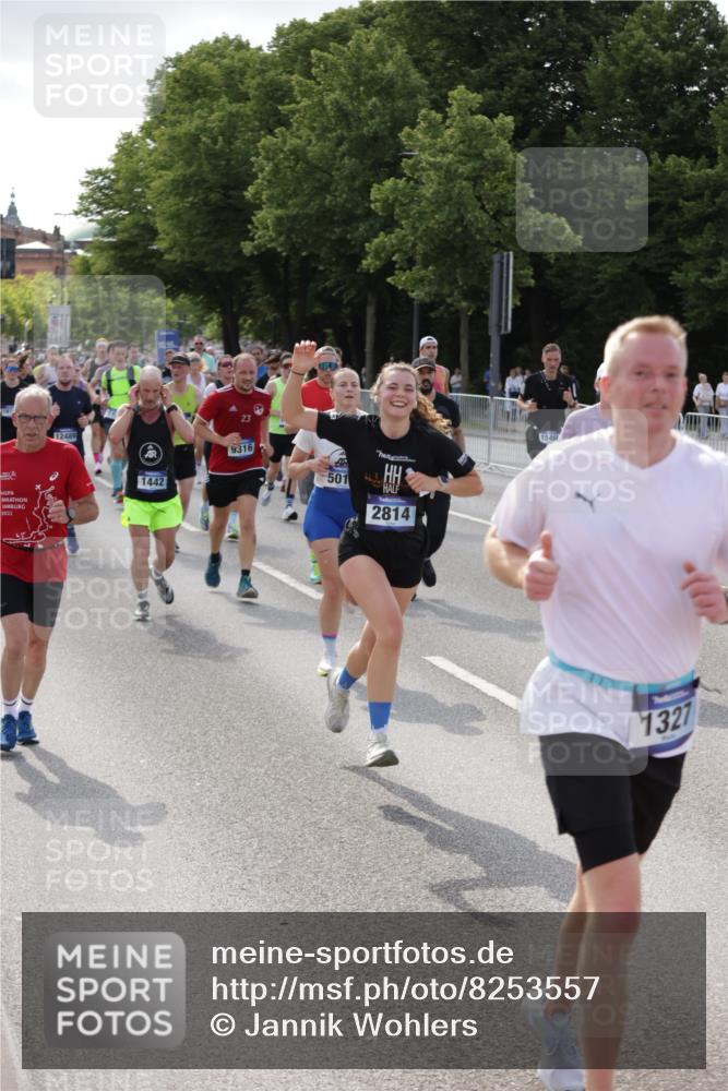 29.06.2025 - hella hamburg halbmarathon Jannik Wohlers http://msf.ph/oto/8253557 29.06.2025 09:56:49 Lombardsbrücke 1030, 1327, 1381, 1442, 1537, 1657, 2025, 2119, 2595, 2814, 2839, 2869, 3093, 3103, 3575, 4558, 4726, 5013, 5021, 5319, 5744, 6720, 6762, 7177, 7259, 7918, 8313, 8651, 8930, 9060, 9316, 10040, 10133, 10191, 10192, 10549, 10667, 10859, 11339, 11451, 11579, 11747, 11975, 12235, 12421, 12489, 12528, 12580, 13267, 13794, 13865, 14036, 14125, 14192, 14482, 14592, 15484, 15590, 15897, 16043, 16094, 16291, 16732, 17129 meine-sportfotos.de