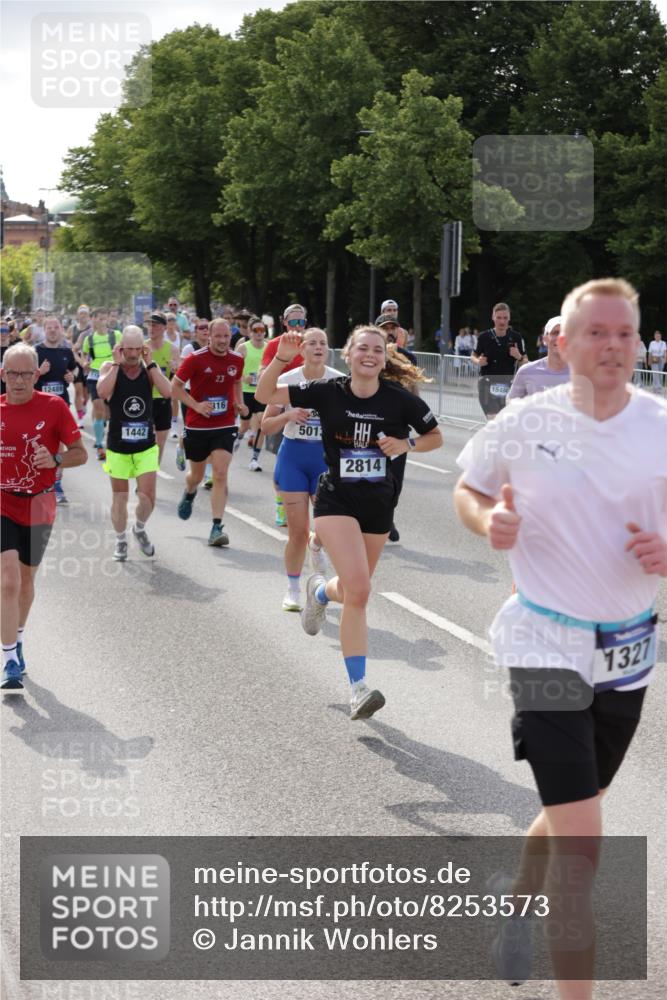 29.06.2025 - hella hamburg halbmarathon Jannik Wohlers http://msf.ph/oto/8253573 29.06.2025 09:56:49 Lombardsbrücke 1030, 1327, 1381, 1442, 1537, 1657, 2025, 2119, 2595, 2814, 2839, 2869, 3093, 3103, 3575, 4558, 4726, 5013, 5021, 5319, 5744, 6720, 6762, 7177, 7259, 7918, 8313, 8651, 8930, 9060, 9316, 10040, 10133, 10191, 10192, 10549, 10667, 10859, 11339, 11451, 11579, 11747, 11975, 12235, 12421, 12489, 12528, 12580, 13267, 13794, 13865, 14036, 14125, 14192, 14482, 14592, 15484, 15590, 15897, 16043, 16094, 16291, 16732, 17129 meine-sportfotos.de