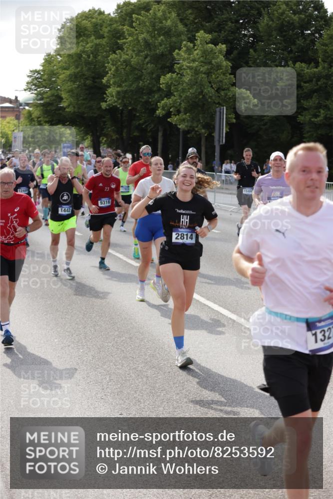 29.06.2025 - hella hamburg halbmarathon Jannik Wohlers http://msf.ph/oto/8253592 29.06.2025 09:56:49 Lombardsbrücke 1030, 1327, 1381, 1442, 1537, 1657, 2025, 2119, 2595, 2814, 2839, 2869, 3093, 3103, 3575, 4558, 4726, 5013, 5021, 5319, 5744, 6720, 6762, 7177, 7259, 7918, 8313, 8651, 8930, 9060, 9316, 10040, 10133, 10191, 10192, 10549, 10667, 10859, 11339, 11451, 11579, 11747, 11975, 12235, 12421, 12489, 12528, 12580, 13267, 13794, 13865, 14036, 14125, 14192, 14482, 14592, 15484, 15590, 15897, 16043, 16094, 16291, 16732, 17129 meine-sportfotos.de
