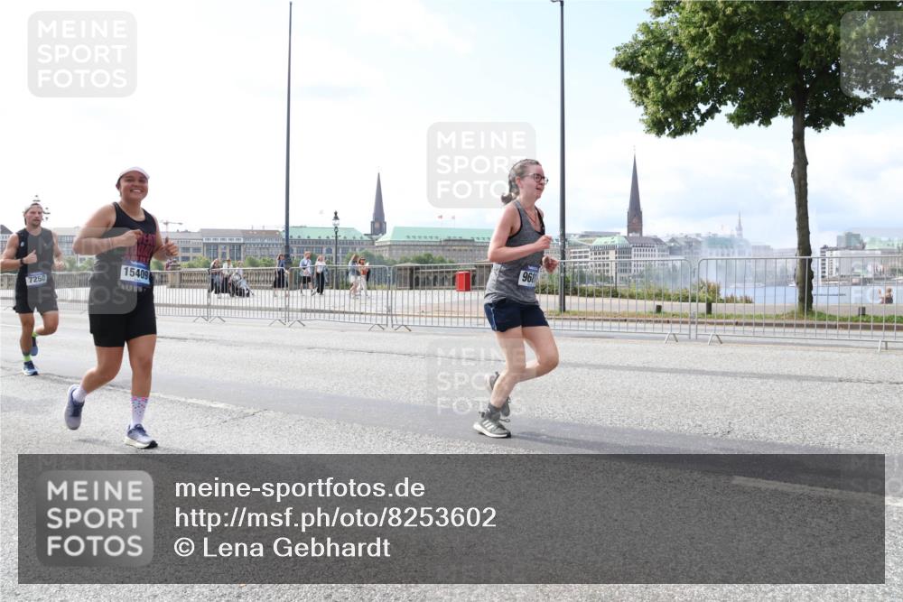 29.06.2025 - hella hamburg halbmarathon Lena Gebhardt http://msf.ph/oto/8253602 29.06.2025 10:10:35 Lombardsbrücke 1186, 1548, 1573, 3921, 4389, 5182, 5440, 5511, 5990, 5991, 7042, 7250, 7333, 7636, 7685, 8219, 8890, 9169, 9366, 9681, 9816, 9829, 11027, 11180, 11355, 11887, 11904, 11905, 12008, 12426, 12629, 13588, 13594, 13797, 13825, 13901, 14679, 14822, 15214, 15409, 16166, 16344, 16445, 16639, 16808, 16872, 17148, 17532, 17730, 18196, 18949, 19023 meine-sportfotos.de