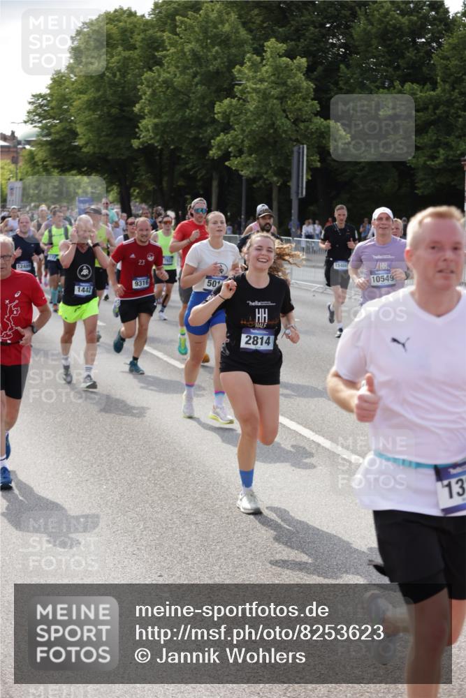 29.06.2025 - hella hamburg halbmarathon Jannik Wohlers http://msf.ph/oto/8253623 29.06.2025 09:56:49 Lombardsbrücke 1030, 1327, 1381, 1442, 1537, 1657, 2025, 2119, 2595, 2814, 2839, 2869, 3093, 3103, 3575, 4558, 4726, 5013, 5021, 5319, 5744, 6720, 6762, 7177, 7259, 7918, 8313, 8651, 8930, 9060, 9316, 10040, 10133, 10191, 10192, 10549, 10667, 10859, 11339, 11451, 11579, 11747, 11975, 12235, 12421, 12489, 12528, 12580, 13267, 13794, 13865, 14036, 14125, 14192, 14482, 14592, 15484, 15590, 15897, 16043, 16094, 16291, 16732, 17129 meine-sportfotos.de