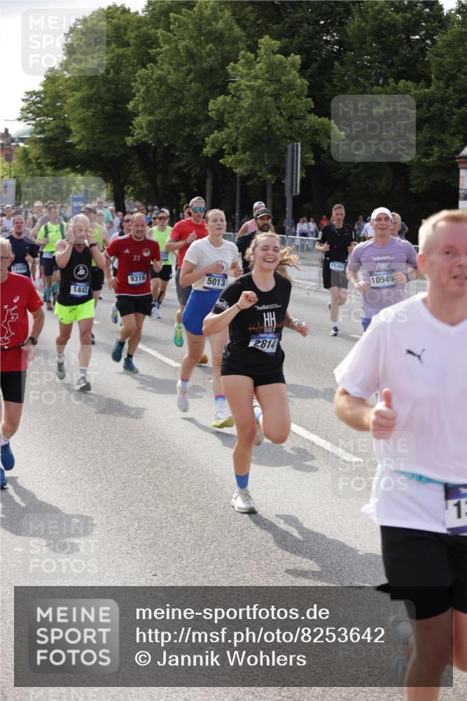 29.06.2025 - hella hamburg halbmarathon Jannik Wohlers http://msf.ph/oto/8253642 29.06.2025 09:56:50 Lombardsbrücke 1030, 1327, 1381, 1442, 1537, 1657, 2025, 2119, 2595, 2814, 2839, 2869, 3093, 3103, 3698, 4558, 4726, 5013, 5018, 5021, 5319, 5744, 6720, 6762, 7177, 7259, 7918, 8313, 8651, 8930, 9060, 9316, 10040, 10133, 10191, 10192, 10549, 10667, 11339, 11451, 11579, 11747, 11975, 12235, 12421, 12489, 12528, 12580, 13267, 13794, 13865, 14036, 14122, 14125, 14192, 14482, 14592, 15484, 15590, 15897, 16043, 16094, 16291, 16732, 17129 meine-sportfotos.de