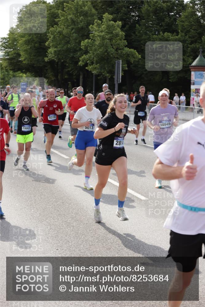 29.06.2025 - hella hamburg halbmarathon Jannik Wohlers http://msf.ph/oto/8253684 29.06.2025 09:56:50 Lombardsbrücke 1030, 1327, 1381, 1442, 1537, 1657, 2025, 2119, 2595, 2814, 2839, 2869, 3093, 3103, 3698, 4558, 4726, 5013, 5018, 5021, 5319, 5744, 6720, 6762, 7177, 7259, 7918, 8313, 8651, 8930, 9060, 9316, 10040, 10133, 10191, 10192, 10549, 10667, 11339, 11451, 11579, 11747, 11975, 12235, 12421, 12489, 12528, 12580, 13267, 13794, 13865, 14036, 14122, 14125, 14192, 14482, 14592, 15484, 15590, 15897, 16043, 16094, 16291, 16732, 17129 meine-sportfotos.de