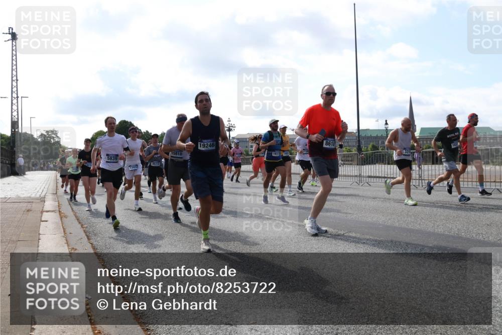 29.06.2025 - hella hamburg halbmarathon Lena Gebhardt http://msf.ph/oto/8253722 29.06.2025 09:56:47 Lombardsbrücke 1381, 1452, 1460, 1496, 1537, 1592, 1628, 1783, 1833, 1877, 2013, 2058, 2074, 2082, 2111, 2208, 2340, 2378, 2396, 2771, 2839, 2869, 2878, 2953, 2996, 3256, 3296, 3310, 3575, 3652, 3791, 4065, 4077, 4377, 4404, 4635, 4711, 4770, 4833, 4897, 5008, 5169, 5194, 5319, 5482, 5600, 5839, 5978, 6033, 6286, 6377, 6511, 6512, 6561, 6562, 6631, 7176, 7383, 7475, 7583, 8112, 8261, 8361, 8572, 8587, 8618, 8661, 8710, 8813, 8863, 8921, 8930, 8968, 8996, 9082, 9246, 9497, 9537, 9597, 9638 meine-sportfotos.de