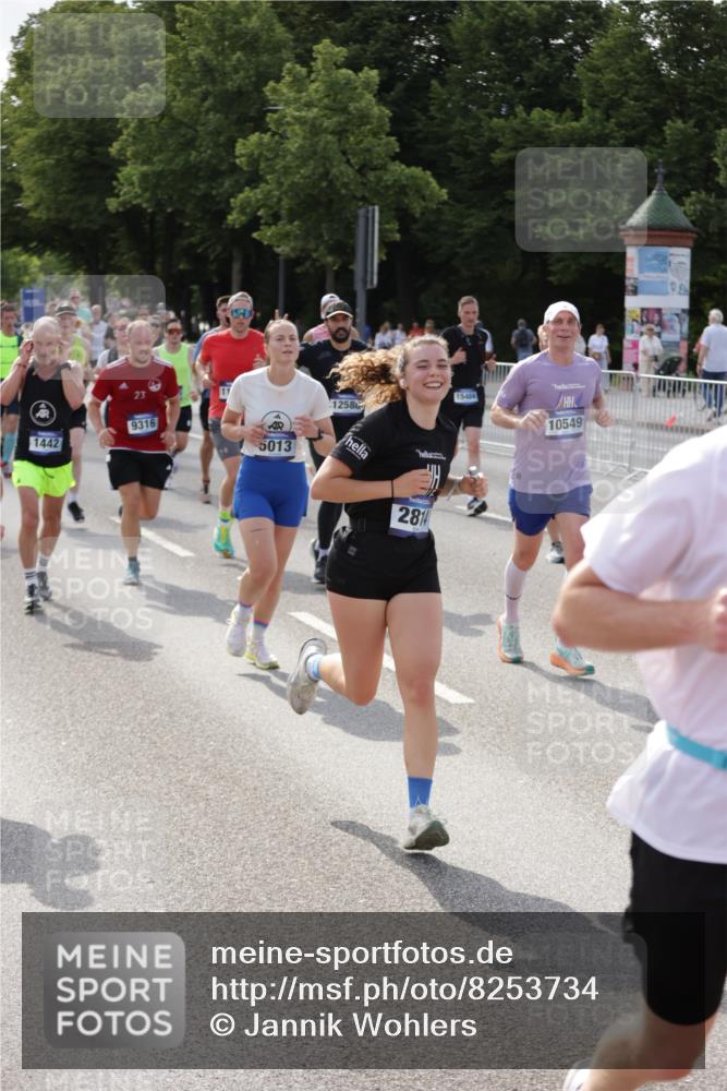 29.06.2025 - hella hamburg halbmarathon Jannik Wohlers http://msf.ph/oto/8253734 29.06.2025 09:56:50 Lombardsbrücke 1030, 1327, 1381, 1442, 1537, 1657, 2025, 2119, 2595, 2814, 2839, 2869, 3093, 3103, 3698, 4558, 4726, 5013, 5018, 5021, 5319, 5744, 6720, 6762, 7177, 7259, 7918, 8313, 8651, 8930, 9060, 9316, 10040, 10133, 10191, 10192, 10549, 10667, 11339, 11451, 11579, 11747, 11975, 12235, 12421, 12489, 12528, 12580, 13267, 13794, 13865, 14036, 14122, 14125, 14192, 14482, 14592, 15484, 15590, 15897, 16043, 16094, 16291, 16732, 17129 meine-sportfotos.de