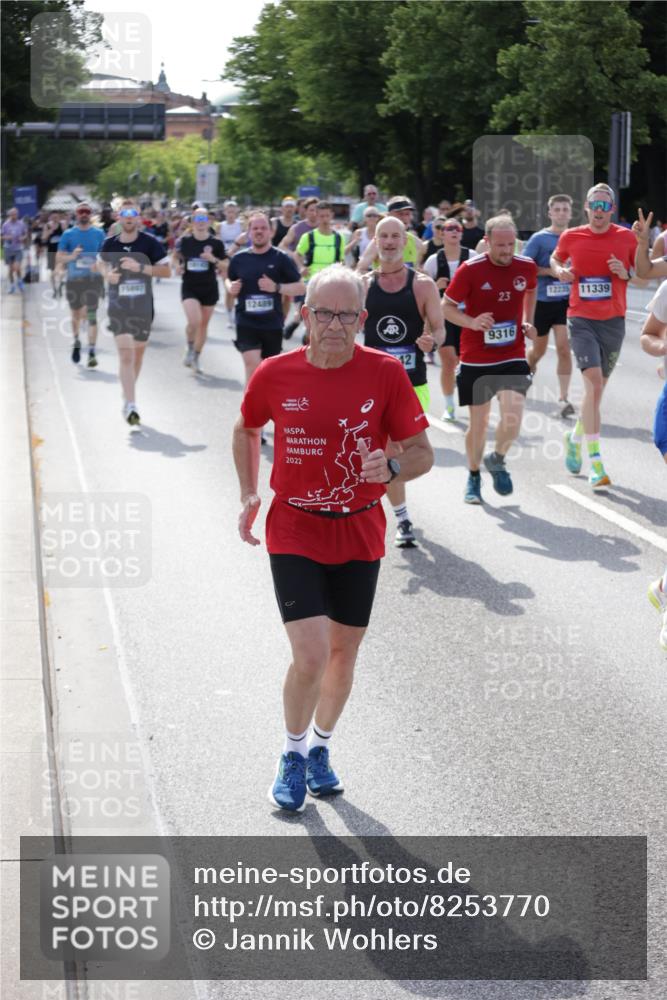 29.06.2025 - hella hamburg halbmarathon Jannik Wohlers http://msf.ph/oto/8253770 29.06.2025 09:56:51 Lombardsbrücke 1030, 1327, 1381, 1442, 1537, 1657, 2025, 2119, 2595, 2814, 2839, 2869, 3093, 3103, 3698, 4299, 4558, 4726, 5013, 5018, 5021, 5319, 5744, 6720, 6762, 7177, 7259, 7918, 8313, 8447, 8651, 8930, 9060, 9316, 10040, 10133, 10191, 10192, 10368, 10376, 10549, 10667, 11143, 11339, 11451, 11579, 11747, 11975, 12235, 12421, 12489, 12528, 12580, 13267, 13794, 13865, 14036, 14122, 14125, 14192, 14482, 14592, 15484, 15590, 15897, 16043, 16094, 16291, 16732, 17129 meine-sportfotos.de