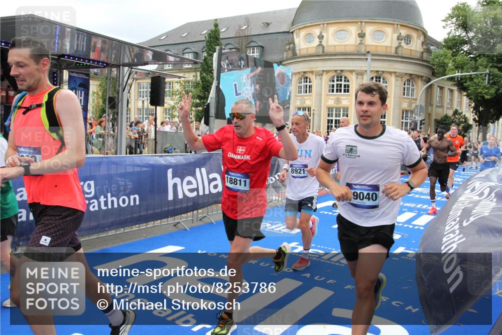 29.06.2025 - hella hamburg halbmarathon Michael Strokosch http://msf.ph/oto/8253786 29.06.2025 10:50:21 Ziel 4933, 7930, 7932, 8921, 10371, 12949, 13609, 13690, 14034, 15620, 16000, 16242, 18499, 18811, 19040 meine-sportfotos.de
