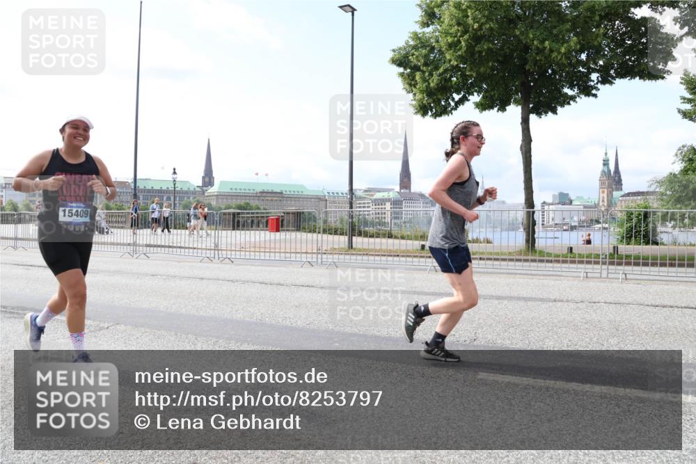 29.06.2025 - hella hamburg halbmarathon Lena Gebhardt http://msf.ph/oto/8253797 29.06.2025 10:10:35 Lombardsbrücke 1186, 1548, 1573, 3921, 4389, 5182, 5440, 5511, 5990, 5991, 7042, 7250, 7333, 7636, 7685, 8219, 8890, 9169, 9366, 9681, 9816, 9829, 11027, 11180, 11355, 11887, 11904, 11905, 12008, 12426, 12629, 13588, 13594, 13797, 13825, 13901, 14679, 14822, 15214, 15409, 16166, 16344, 16445, 16639, 16808, 16872, 17148, 17532, 17730, 18196, 18949, 19023 meine-sportfotos.de
