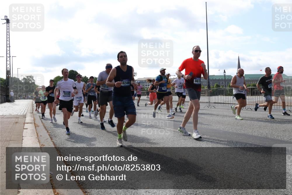 29.06.2025 - hella hamburg halbmarathon Lena Gebhardt http://msf.ph/oto/8253803 29.06.2025 09:56:47 Lombardsbrücke 1381, 1452, 1460, 1496, 1537, 1592, 1628, 1783, 1833, 1877, 2013, 2058, 2074, 2082, 2111, 2208, 2340, 2378, 2396, 2771, 2839, 2869, 2878, 2953, 2996, 3256, 3296, 3310, 3575, 3652, 3791, 4065, 4077, 4377, 4404, 4635, 4711, 4770, 4833, 4897, 5008, 5169, 5194, 5319, 5482, 5600, 5839, 5978, 6033, 6286, 6377, 6511, 6512, 6561, 6562, 6631, 7176, 7383, 7475, 7583, 8112, 8261, 8361, 8572, 8587, 8618, 8661, 8710, 8813, 8863, 8921, 8930, 8968, 8996, 9082, 9246, 9497, 9537, 9597, 9638 meine-sportfotos.de