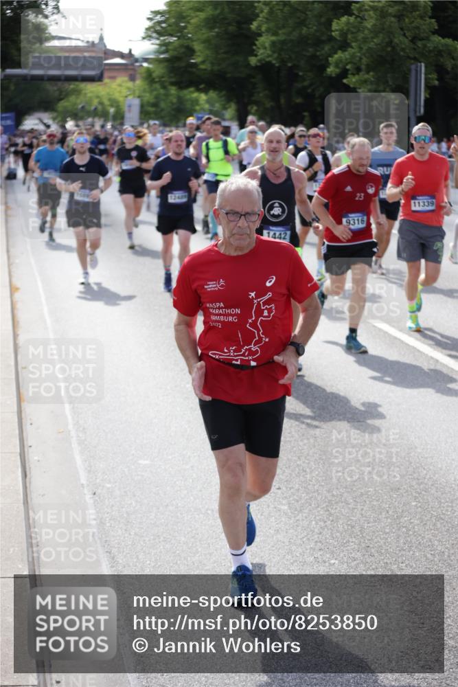 29.06.2025 - hella hamburg halbmarathon Jannik Wohlers http://msf.ph/oto/8253850 29.06.2025 09:56:51 Lombardsbrücke 1030, 1327, 1381, 1442, 1537, 1657, 2025, 2119, 2595, 2814, 2839, 2869, 3093, 3103, 3698, 4299, 4558, 4726, 5013, 5018, 5021, 5319, 5744, 6720, 6762, 7177, 7259, 7918, 8313, 8447, 8651, 8930, 9060, 9316, 10040, 10133, 10191, 10192, 10368, 10376, 10549, 10667, 11143, 11339, 11451, 11579, 11747, 11975, 12235, 12421, 12489, 12528, 12580, 13267, 13794, 13865, 14036, 14122, 14125, 14192, 14482, 14592, 15484, 15590, 15897, 16043, 16094, 16291, 16732, 17129 meine-sportfotos.de