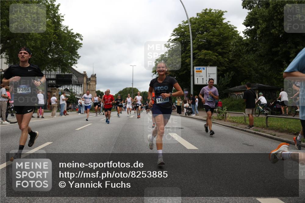 29.06.2025 - hella hamburg halbmarathon Yannick Fuchs http://msf.ph/oto/8253885 29.06.2025 10:48:04 20KM 1267, 1422, 1442, 1502, 1549, 1870, 2432, 2630, 3096, 3103, 3310, 3898, 4299, 5020, 5259, 6260, 6294, 6374, 7129, 7395, 7478, 7973, 8223, 8285, 8394, 9032, 9380, 9791, 9922, 10040, 11009, 11068, 11430, 11789, 12213, 12321, 12607, 13147, 13397, 13794, 13803, 13869, 13912, 14026, 14239, 14702, 15146, 15856, 16623, 16750, 16780, 17482, 17765, 18308, 18450, 18514, 18612, 18759, 19067, 19177 meine-sportfotos.de