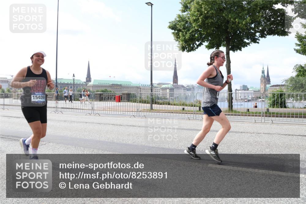 29.06.2025 - hella hamburg halbmarathon Lena Gebhardt http://msf.ph/oto/8253891 29.06.2025 10:10:35 Lombardsbrücke 1186, 1548, 1573, 3921, 4389, 5182, 5440, 5511, 5990, 5991, 7042, 7250, 7333, 7636, 7685, 8219, 8890, 9169, 9366, 9681, 9816, 9829, 11027, 11180, 11355, 11887, 11904, 11905, 12008, 12426, 12629, 13588, 13594, 13797, 13825, 13901, 14679, 14822, 15214, 15409, 16166, 16344, 16445, 16639, 16808, 16872, 17148, 17532, 17730, 18196, 18949, 19023 meine-sportfotos.de