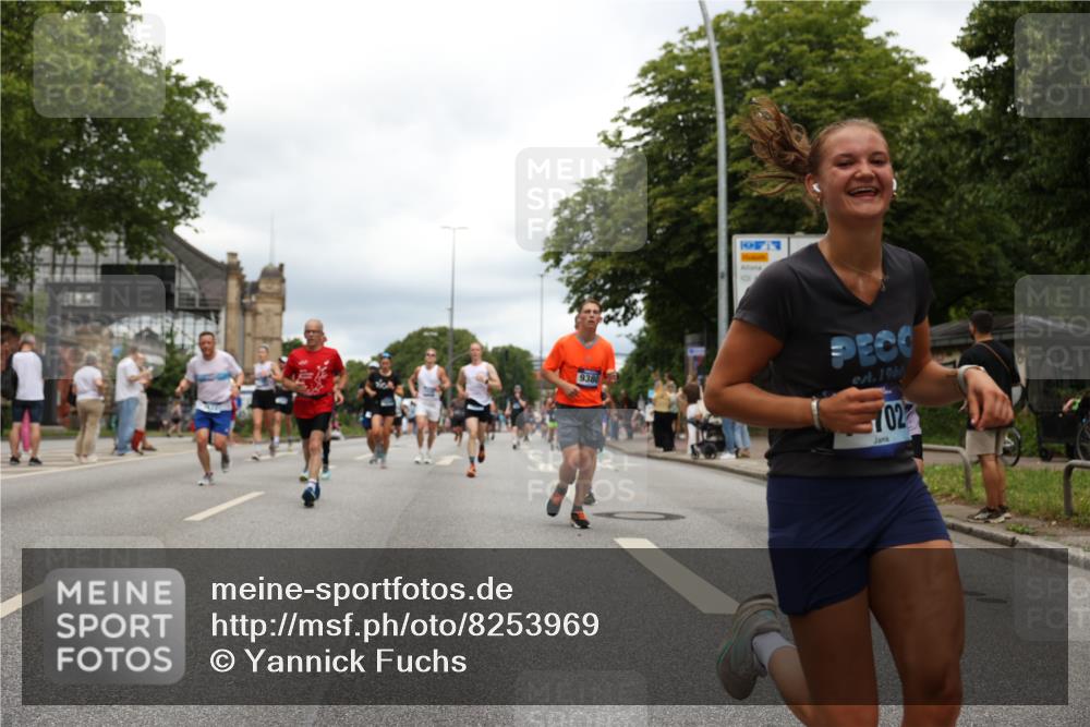 29.06.2025 - hella hamburg halbmarathon Yannick Fuchs http://msf.ph/oto/8253969 29.06.2025 10:48:05 20KM 1267, 1422, 1442, 1549, 1870, 2432, 2630, 3096, 3103, 3310, 3898, 4299, 5020, 5259, 6260, 6294, 6374, 7129, 7395, 7478, 7973, 8223, 8285, 8394, 9032, 9380, 9791, 9922, 10040, 11009, 11430, 11789, 12213, 12321, 12607, 13147, 13397, 13794, 13803, 13869, 14026, 14239, 14702, 15146, 16623, 16750, 16780, 17482, 17740, 17765, 18308, 18450, 18514, 18612, 18759, 19067, 19177 meine-sportfotos.de