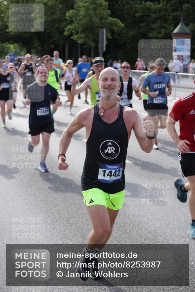 29.06.2025 - hella hamburg halbmarathon Jannik Wohlers http://msf.ph/oto/8253987 29.06.2025 09:56:52 Lombardsbrücke 1030, 1327, 1442, 1537, 1657, 2025, 2119, 2595, 2814, 2839, 2855, 2869, 3093, 3103, 3698, 4299, 4558, 4726, 5013, 5018, 5021, 5744, 6125, 6720, 6762, 6942, 7177, 7259, 7918, 8313, 8447, 8651, 8930, 9060, 9316, 10040, 10133, 10191, 10192, 10368, 10376, 10549, 10667, 11143, 11339, 11451, 11579, 11747, 11975, 12235, 12421, 12489, 12528, 12580, 13267, 13794, 14036, 14122, 14125, 14192, 14482, 14592, 14881, 15484, 15590, 15897, 16043, 16094, 16291, 16732, 16800, 17129 meine-sportfotos.de