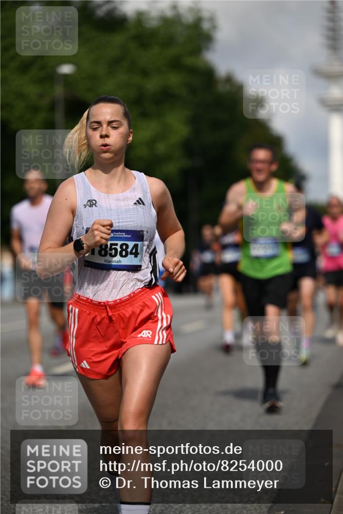29.06.2025 - hella hamburg halbmarathon Dr. Thomas Lammeyer http://msf.ph/oto/8254000 29.06.2025 09:51:43 Kennedybrücke 1385, 1505, 1710, 1743, 2714, 2767, 3959, 4860, 5091, 5315, 5554, 5709, 6684, 6990, 7884, 10404, 10793, 10852, 10900 meine-sportfotos.de