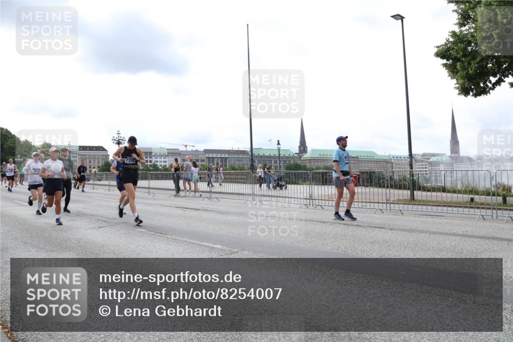 29.06.2025 - hella hamburg halbmarathon Lena Gebhardt http://msf.ph/oto/8254007 29.06.2025 10:34:17 Lombardsbrücke 1417, 1672, 1705, 1787, 2023, 2265, 2412, 2464, 2482, 2496, 2510, 2511, 2526, 2801, 2933, 3145, 3264, 3340, 3345, 3829, 3848, 4479, 4540, 4807, 4824, 4826, 5561, 5584, 5609, 5691, 6034, 6105, 6171, 6329, 6364, 6516, 6571, 6574, 6956, 7027, 7324, 7329, 7565, 7644, 8202, 8277, 8349, 8375, 8377, 8383, 8401, 8705, 8965, 9094, 9379, 9875, 9995, 10007, 10071, 10360, 10564, 11872, 13957, 16238, 16390, 16682, 16919, 17230, 18158, 18941 meine-sportfotos.de