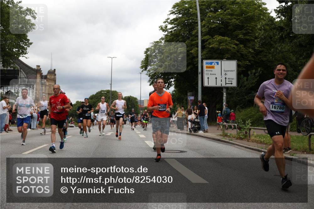 29.06.2025 - hella hamburg halbmarathon Yannick Fuchs http://msf.ph/oto/8254030 29.06.2025 10:48:05 20KM 1267, 1422, 1442, 1549, 1870, 2432, 2630, 3096, 3103, 3310, 3898, 4299, 5020, 5259, 6260, 6294, 6374, 7129, 7395, 7478, 7973, 8223, 8285, 8394, 9032, 9380, 9791, 9922, 10040, 11009, 11430, 11789, 12213, 12321, 12607, 13147, 13397, 13794, 13803, 13869, 14026, 14239, 14702, 15146, 16623, 16750, 16780, 17482, 17740, 17765, 18308, 18450, 18514, 18612, 18759, 19067, 19177 meine-sportfotos.de