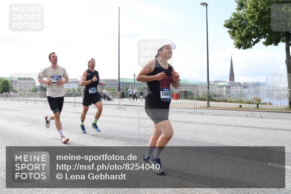29.06.2025 - hella hamburg halbmarathon Lena Gebhardt http://msf.ph/oto/8254040 29.06.2025 10:10:36 Lombardsbrücke 1186, 1573, 4389, 5182, 5440, 5990, 5991, 7042, 7250, 7333, 7636, 7685, 8219, 8890, 9169, 9681, 9816, 9829, 11027, 11180, 11355, 11887, 11904, 11905, 12008, 12426, 12629, 13588, 13594, 13797, 13825, 13901, 14679, 14822, 15214, 15409, 16166, 16344, 16639, 16808, 16872, 17148, 17532, 17730, 18949, 19023 meine-sportfotos.de